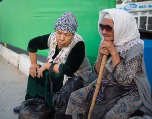 central asia uzbekistan stefano majno old women.jpg